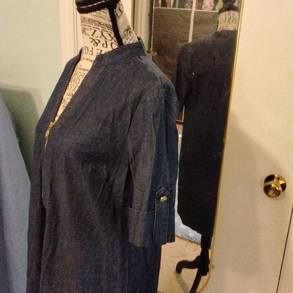 Women's NWT Ann Klein Denim Short Sleeve Midi Shift Dress with 3/4 zip Size 2 - Picture 3 of 5